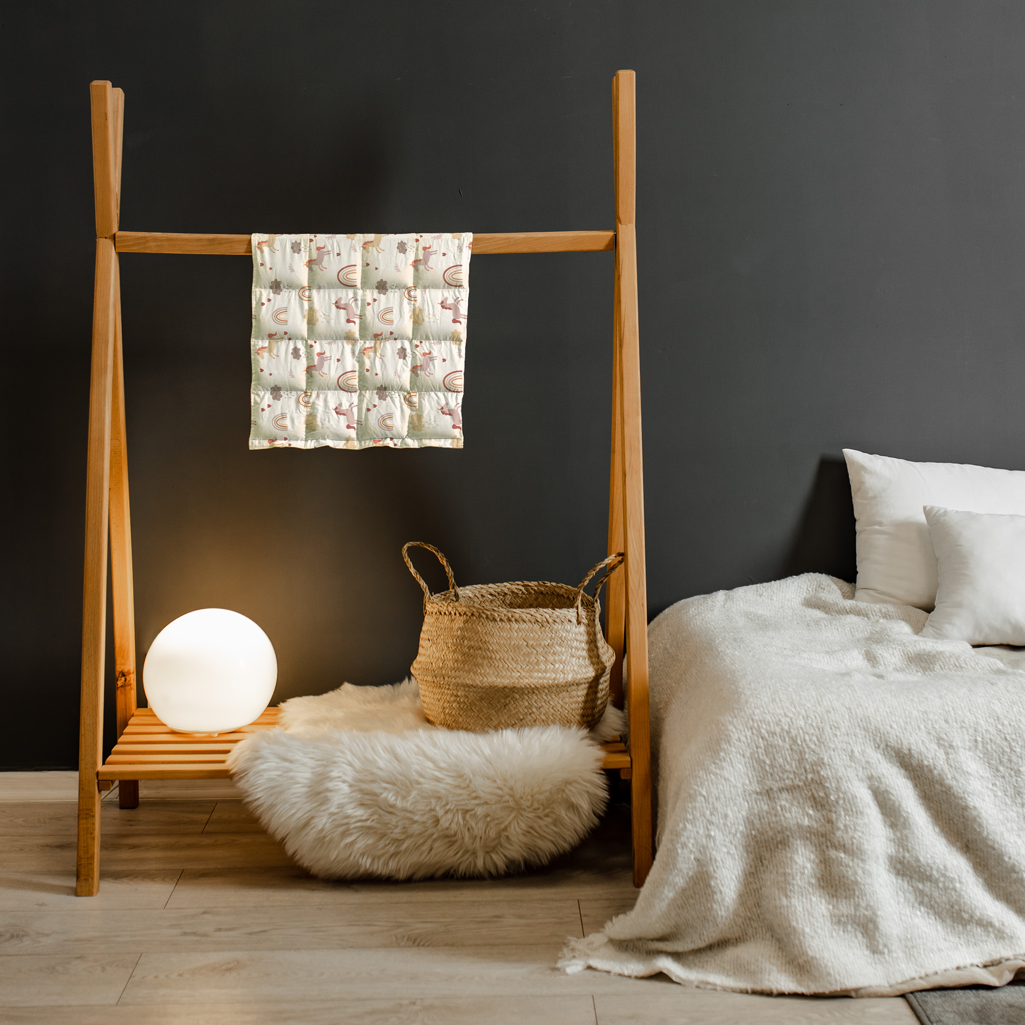 poduszka obciążeniowa z kolorowymi jednorożcami